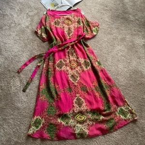 Pink floral flowy silk maxi dress made in Taiwan Size: S/M